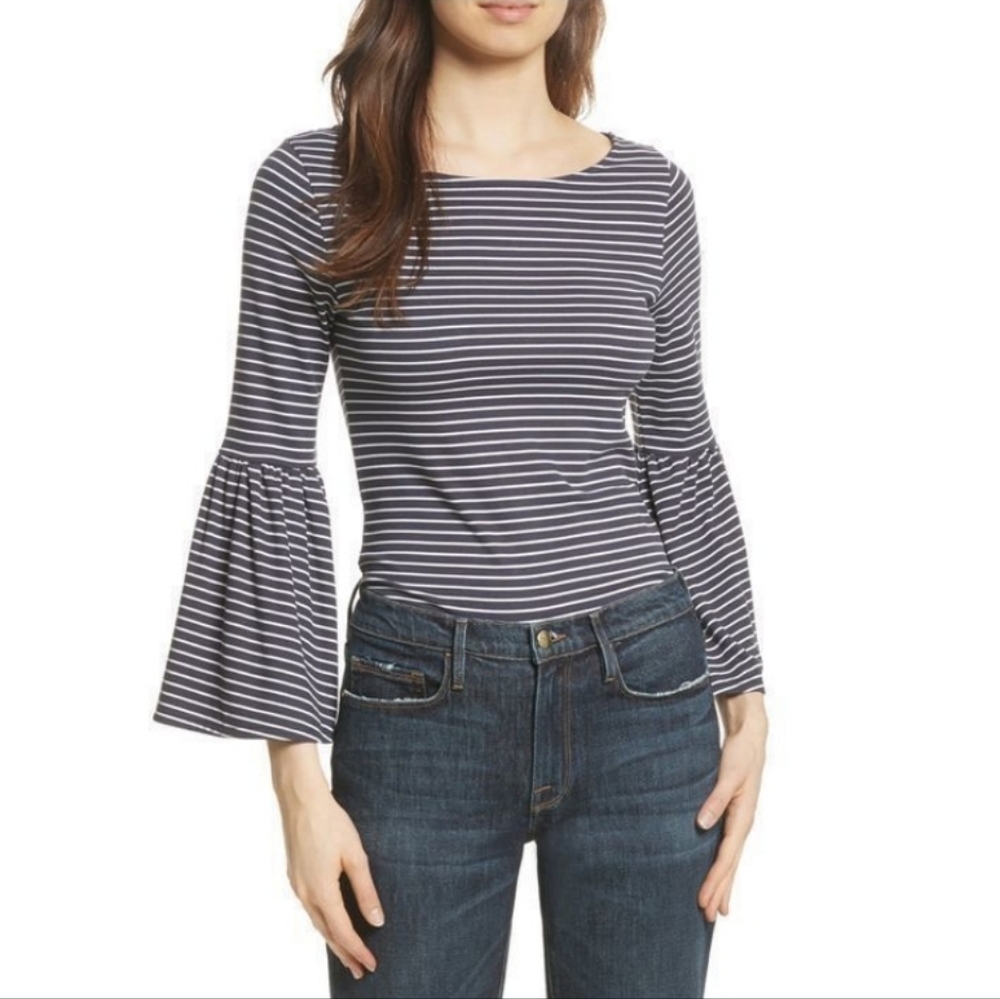 Frame bell sleeve top navy
